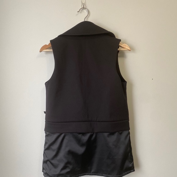Lululemon Quick Change Vest Sz 4 - Picture 10 of 11